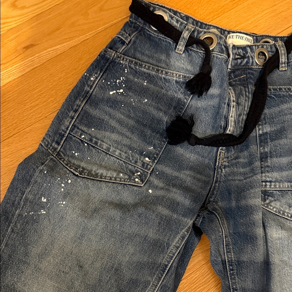 Women’s we the free barrel Blue Jeans - Picture 2 of 5